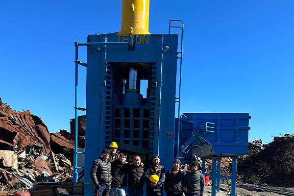 Félicitations! L'installation de la cisaille à portique de 1 000 tonnes en Arménie est terminée