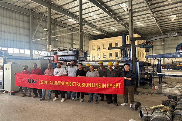 La ligne d'extrusion d'aluminium 2200T de Teyun installée avec succès en Égypte